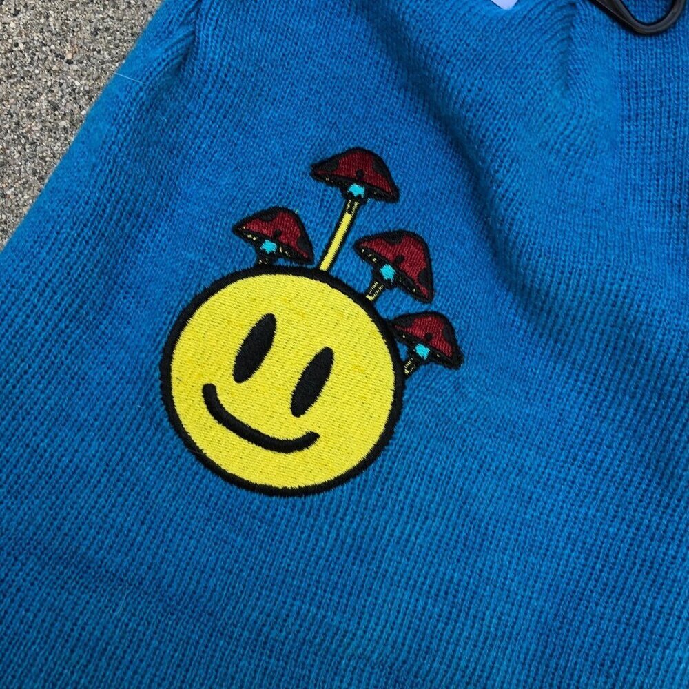ALAB Pom Beanie Happy Face Mushrooms Hat Cap Blue Ribbed Winter Brand New - Picture 4 of 7